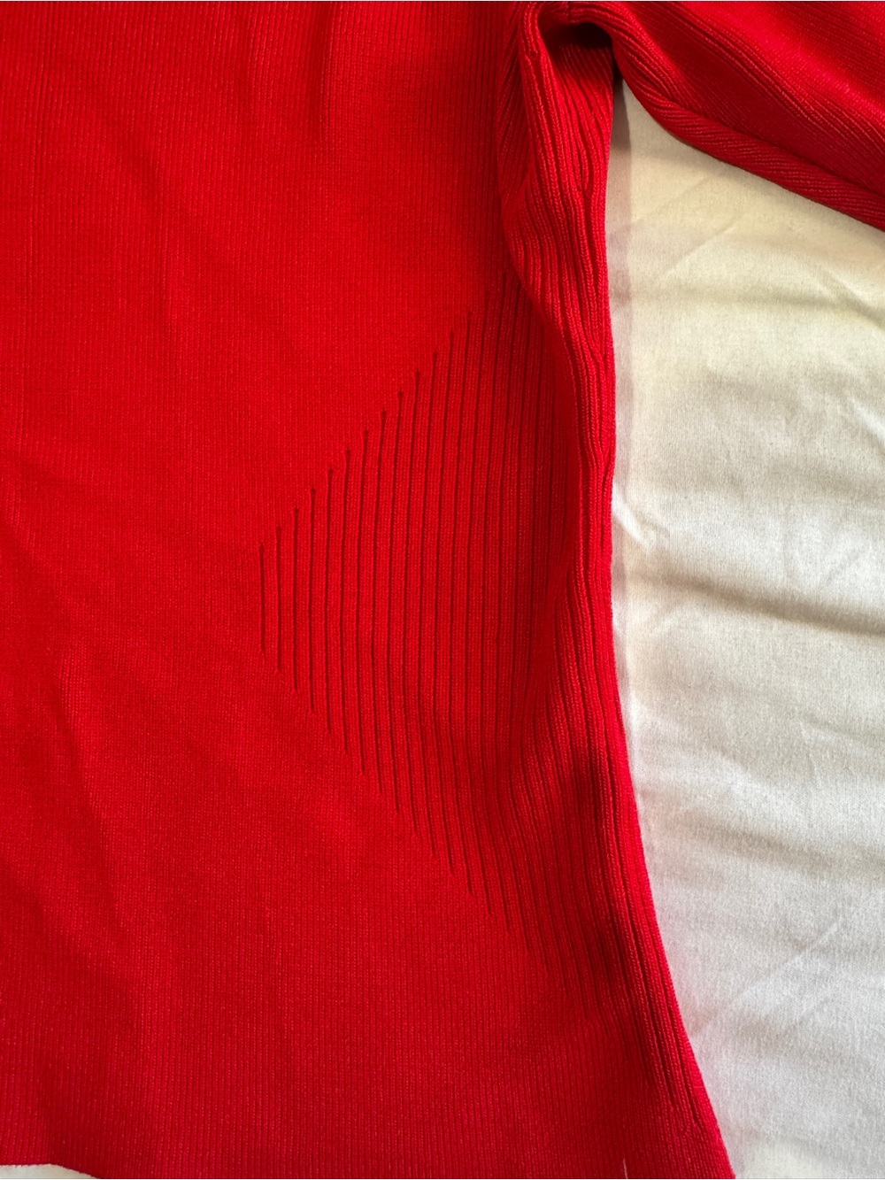 Women's Red V-Neck Short Sleeve Knit Top - Picture 4 of 12